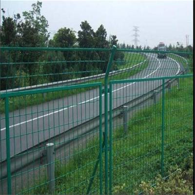 林瑞框架護欄在道路設施中的應用及其對高速公路與養(yǎng)殖業(yè)隔離柵的重要意義