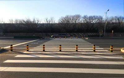 順義區(qū)道路設施升級，增設人行橫道與警示燈消除安全隱患